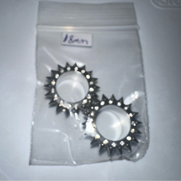 New 18 mm Ear Plugs piercings Earrings lobes never worn - Picture 6 of 6